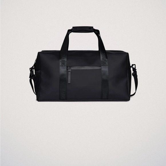 NWT RAINS Trail Gym Bag in Black - Picture 4 of 8